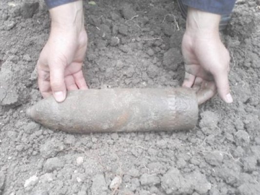 Proiectil descoperit pe un teren agricol din Cobadin